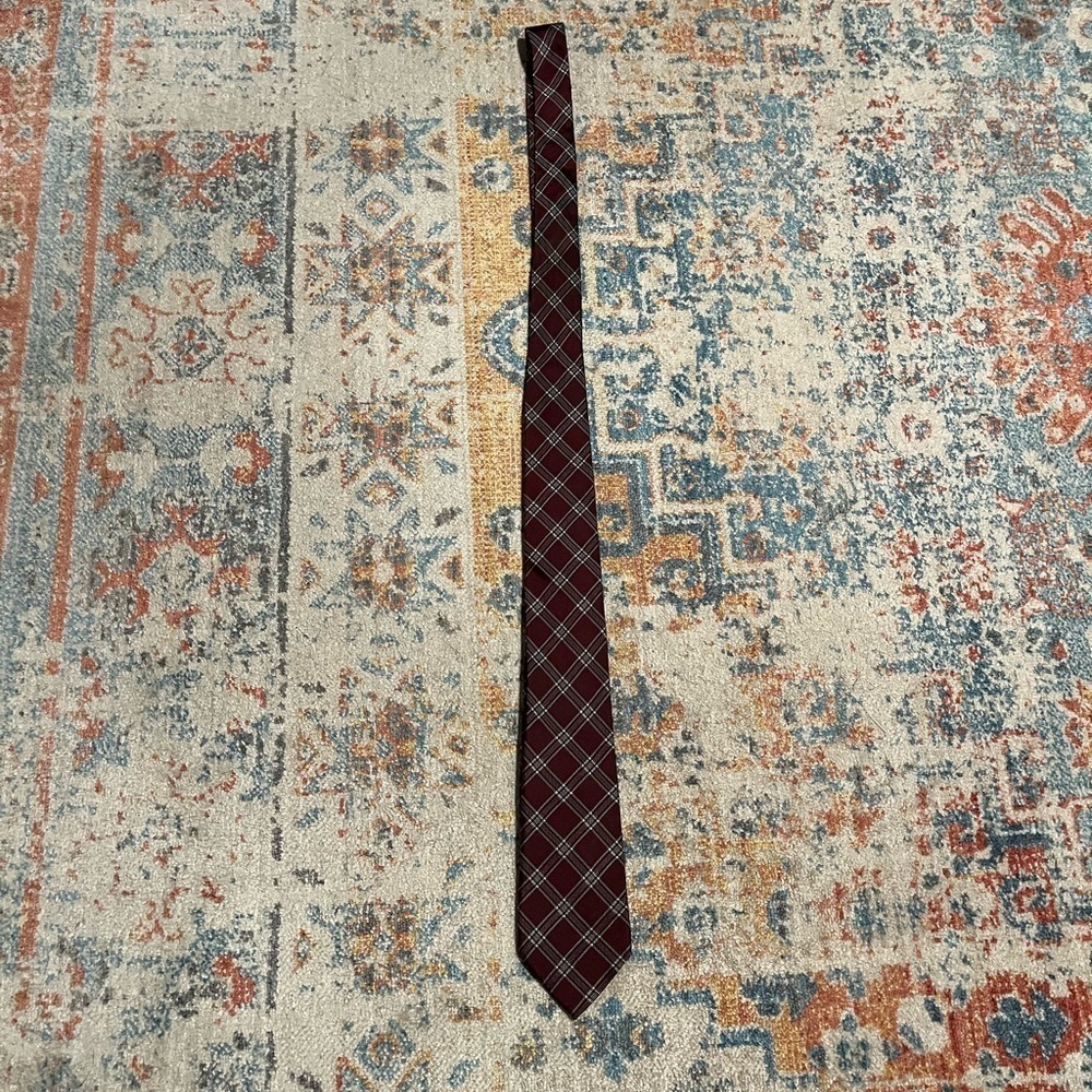 Banana Republic 100% silk red checked/plaid tie